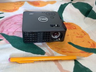 Dell M110 / M115HD Ultra-Mobile LED Projector - Works Great (Read Details)