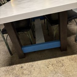 Dining Room Table And chairs 