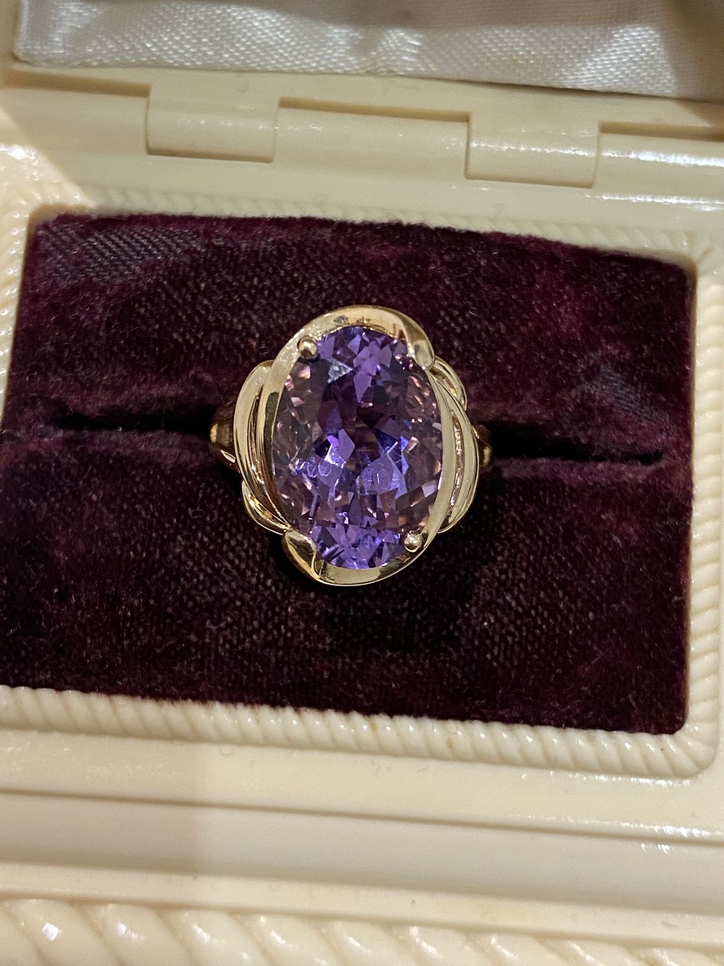 14K GOLD AMETHYST RING