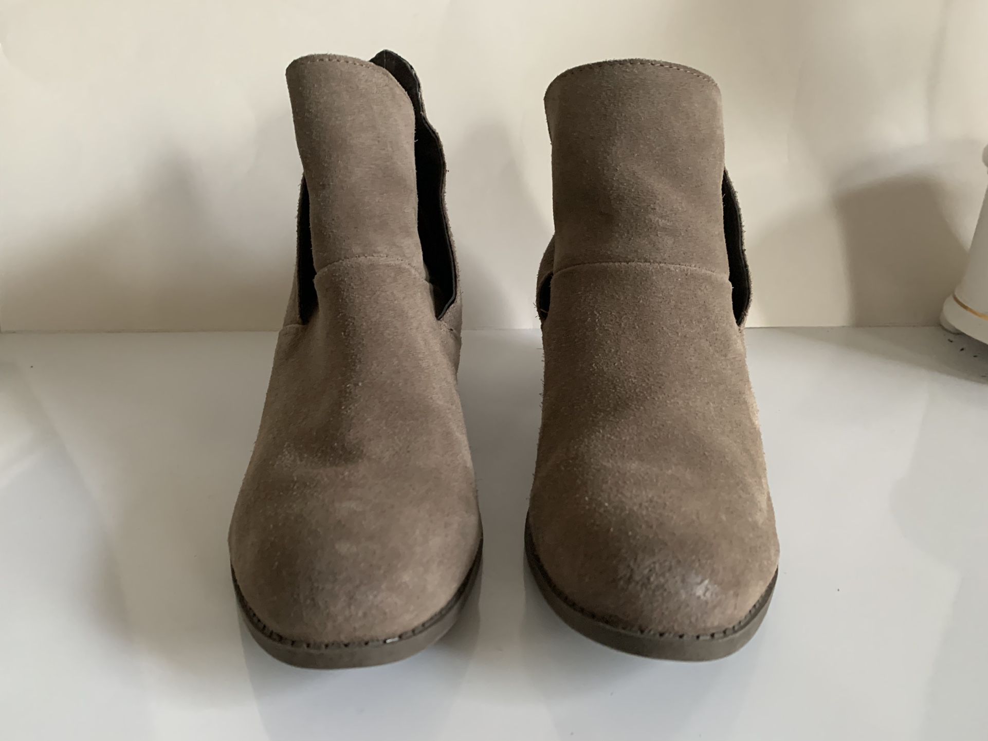 Suede Boots Size 8.5 Preowned In Very Good Condition Mushroom Color.