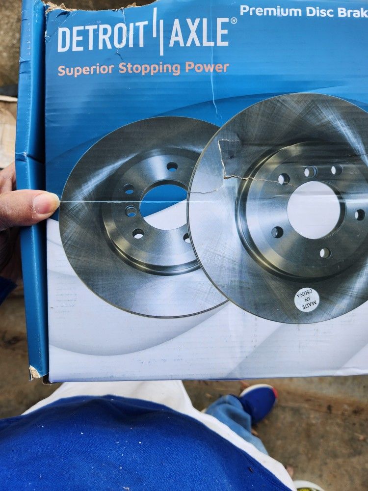 Detroit Axle Rotor And Pads Kit