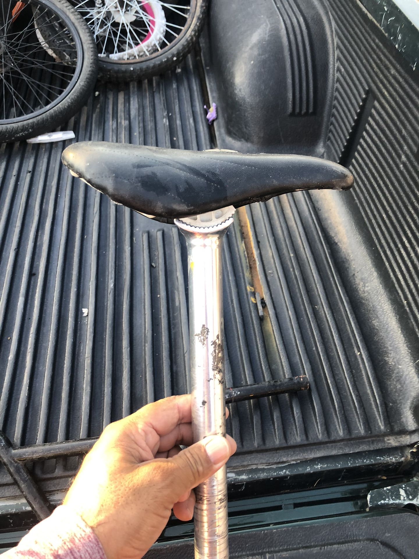 Alienation Seat With Seat Post 