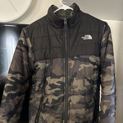 The North Face Camo Puffer Jacket Sz Large Boys 16-17