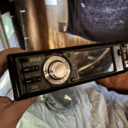 Pyle PLD3MU Single din 3.5” LCD Touchscreen 80w X 4 Channel 