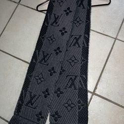 Louis Vuitton scarf 