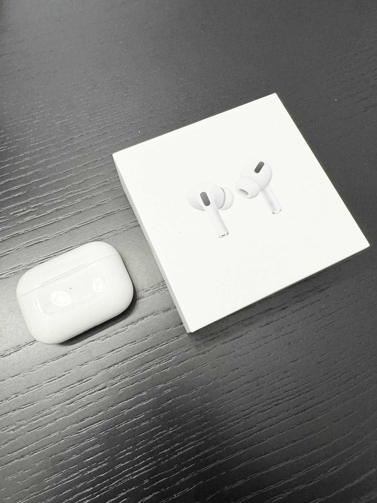 USED APPLE AIRPODS PRO GEN 1