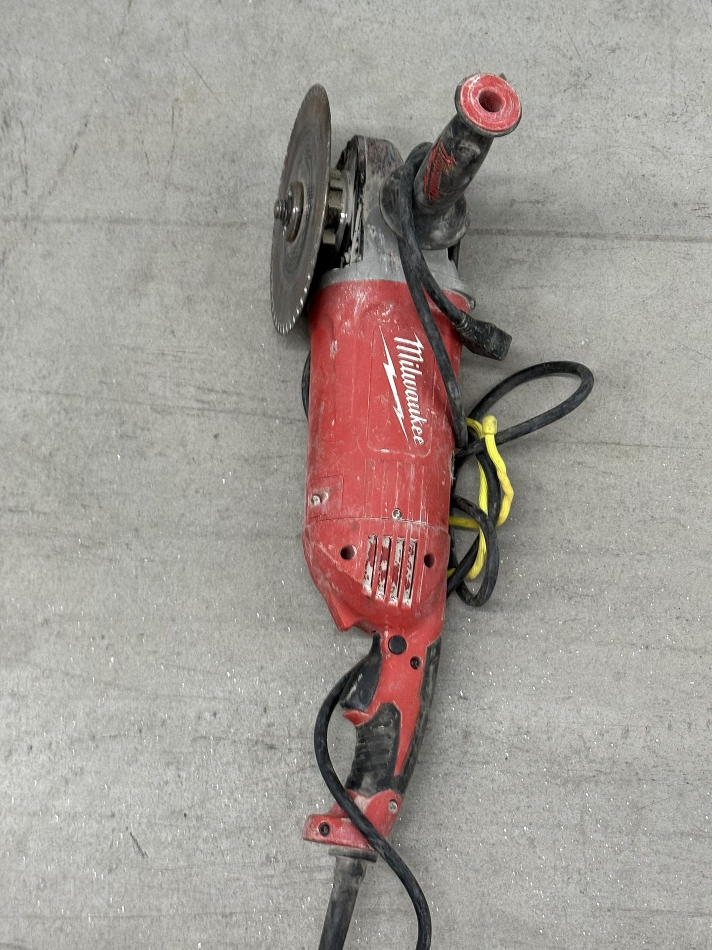 Used But Great Condition Milwaukee 6088-30 15 Amp 7"/9" Large Angle Grinder