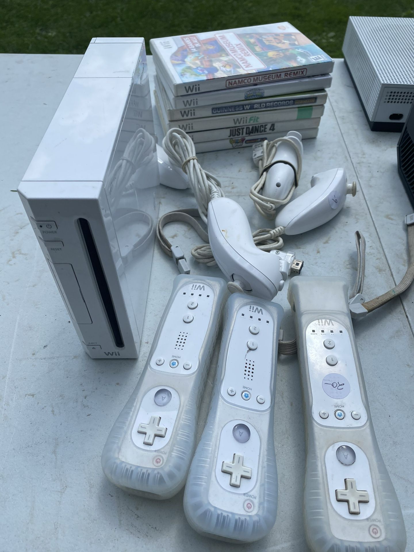 Wii With Games And Paddles