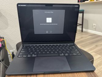 MacBook Air 13 inch M4 16GB RAM, 256 SSD