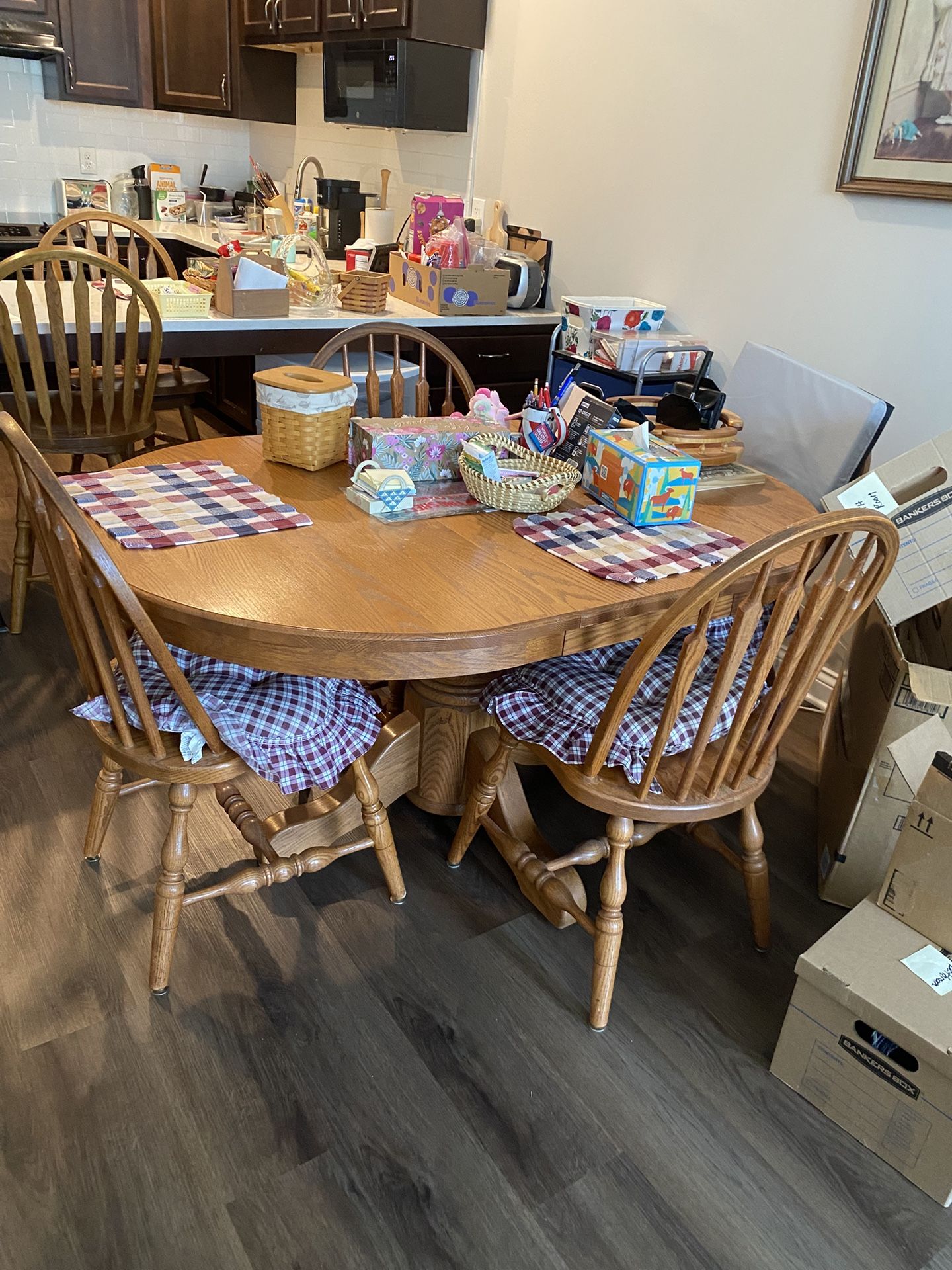 Amish Built Pedestal Oak Table
