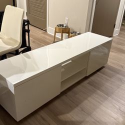 Tv Stand / Entertainment Center 