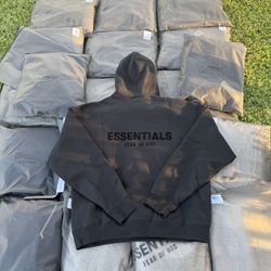 BLACK ESSENTIALS HOODIE 
