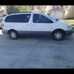 Toyota Sienna Minivan 2003