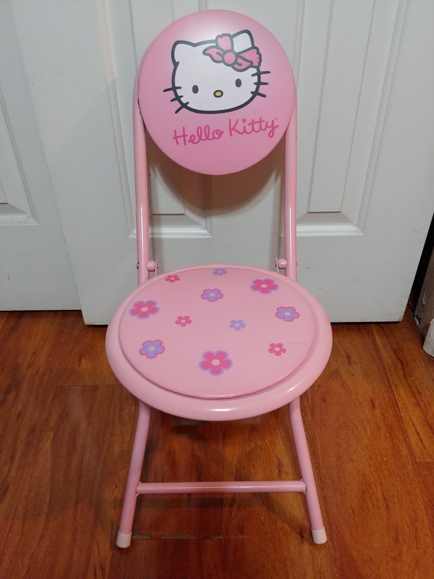 HELLO KITTY FOLDING CHAIR