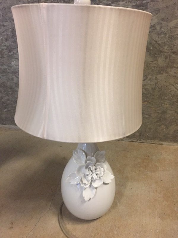 Glam Feminine Lamp