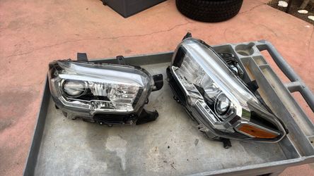 2019 Toyota Tacoma trd sport headlights OEM