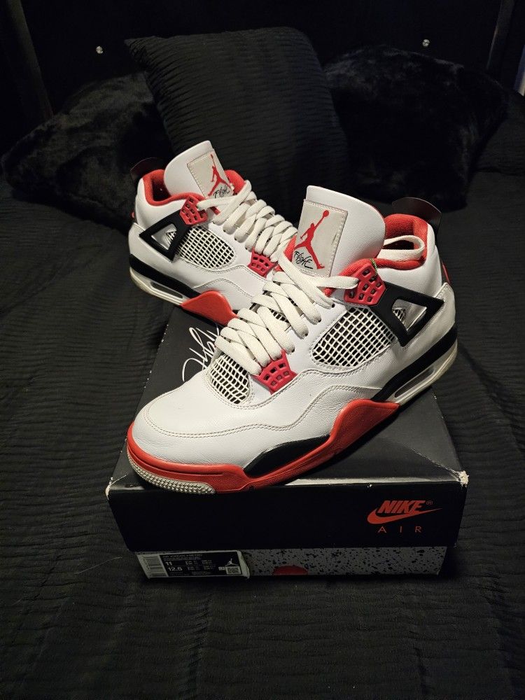 Jordan 4 Fire Red Sneakers