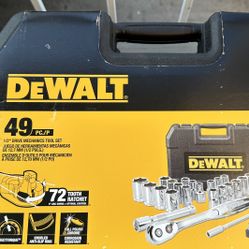 New Dewalt 49 Pc Tool Set