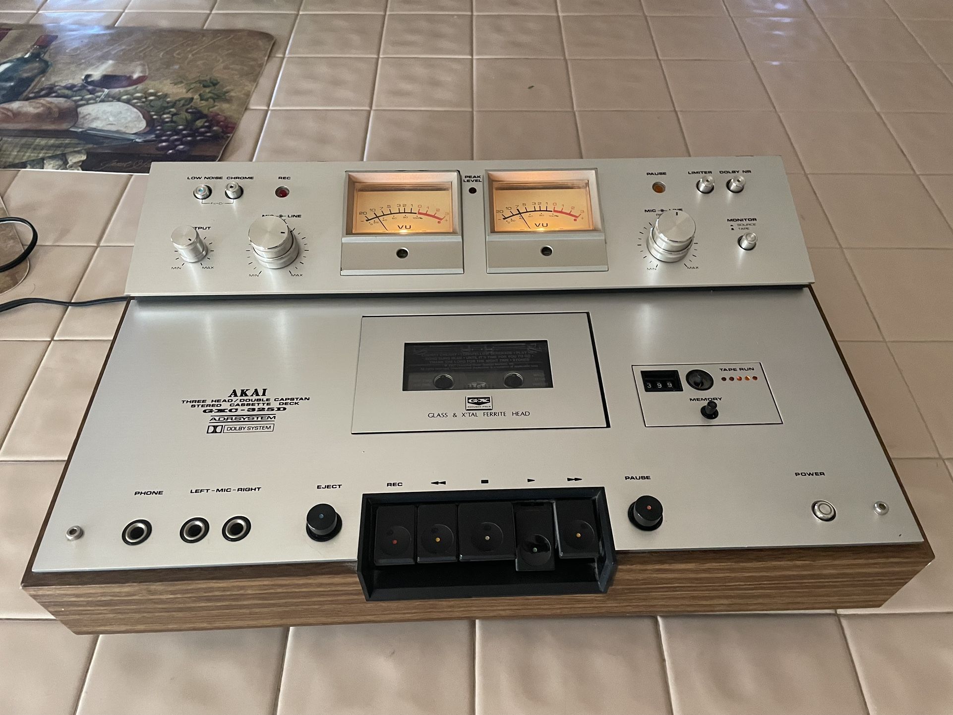 Vintage AKAI GXC—325 D three head cassette deck