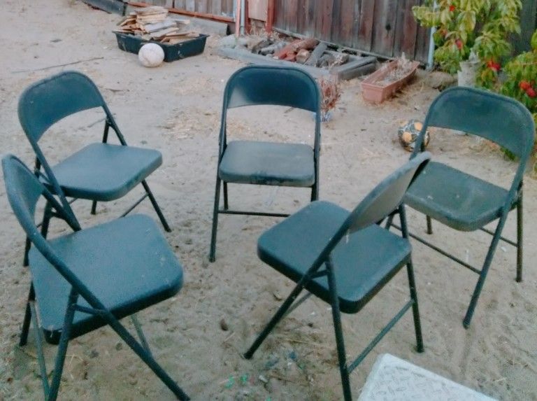 5 Folding Chairs
