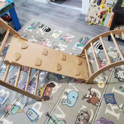 Toy: Triangle and arch Climber