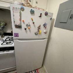 Frigidaire 13.7 Cb Ft 