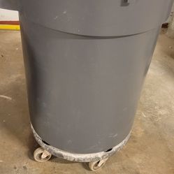 32 Gallon Continental Huskee Container 
