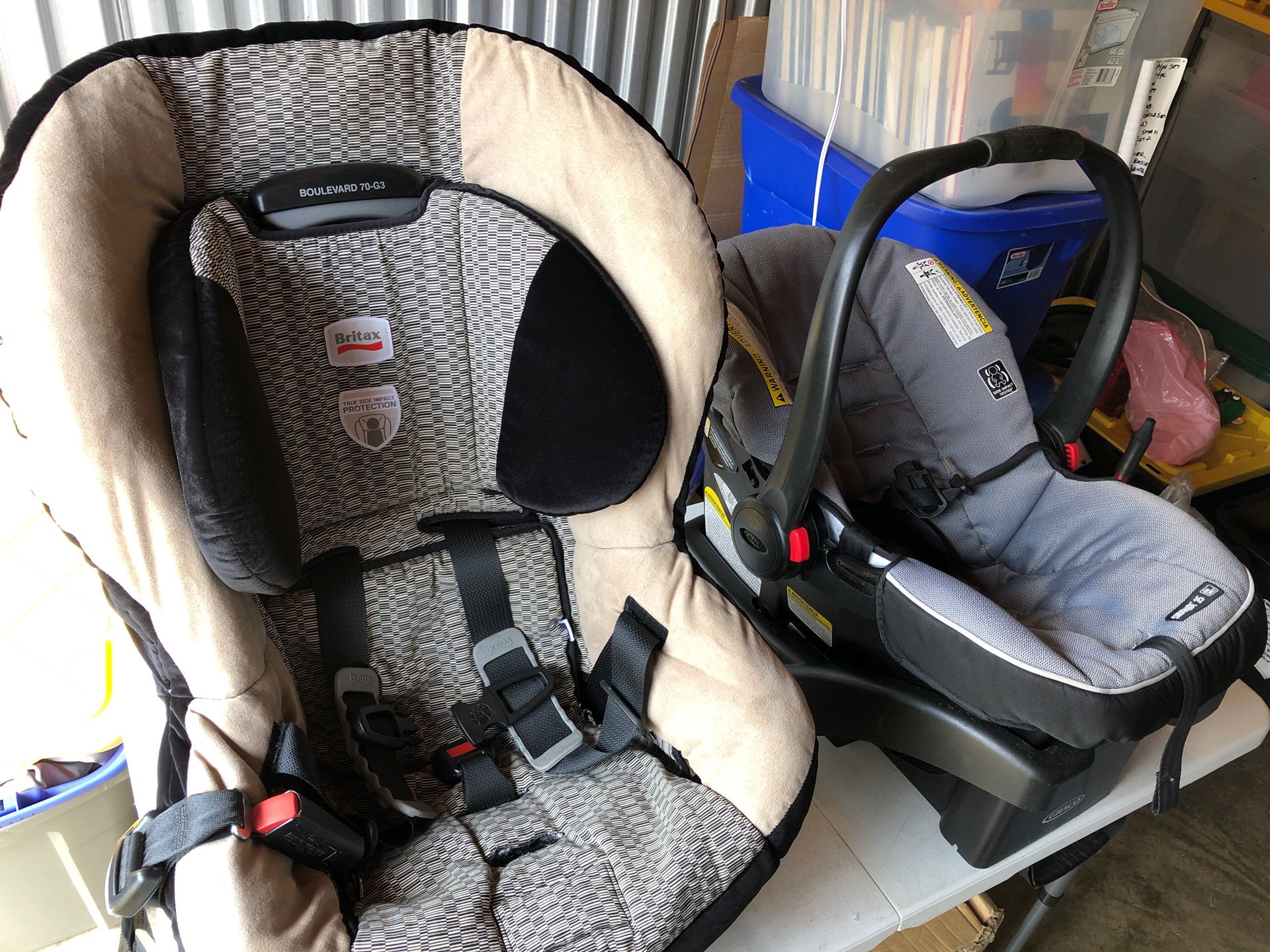 Baby car seats (2) good condition. Britax and Snugride
