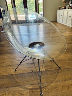 Kartell Eros transparent Contemporary plastic egg chair.