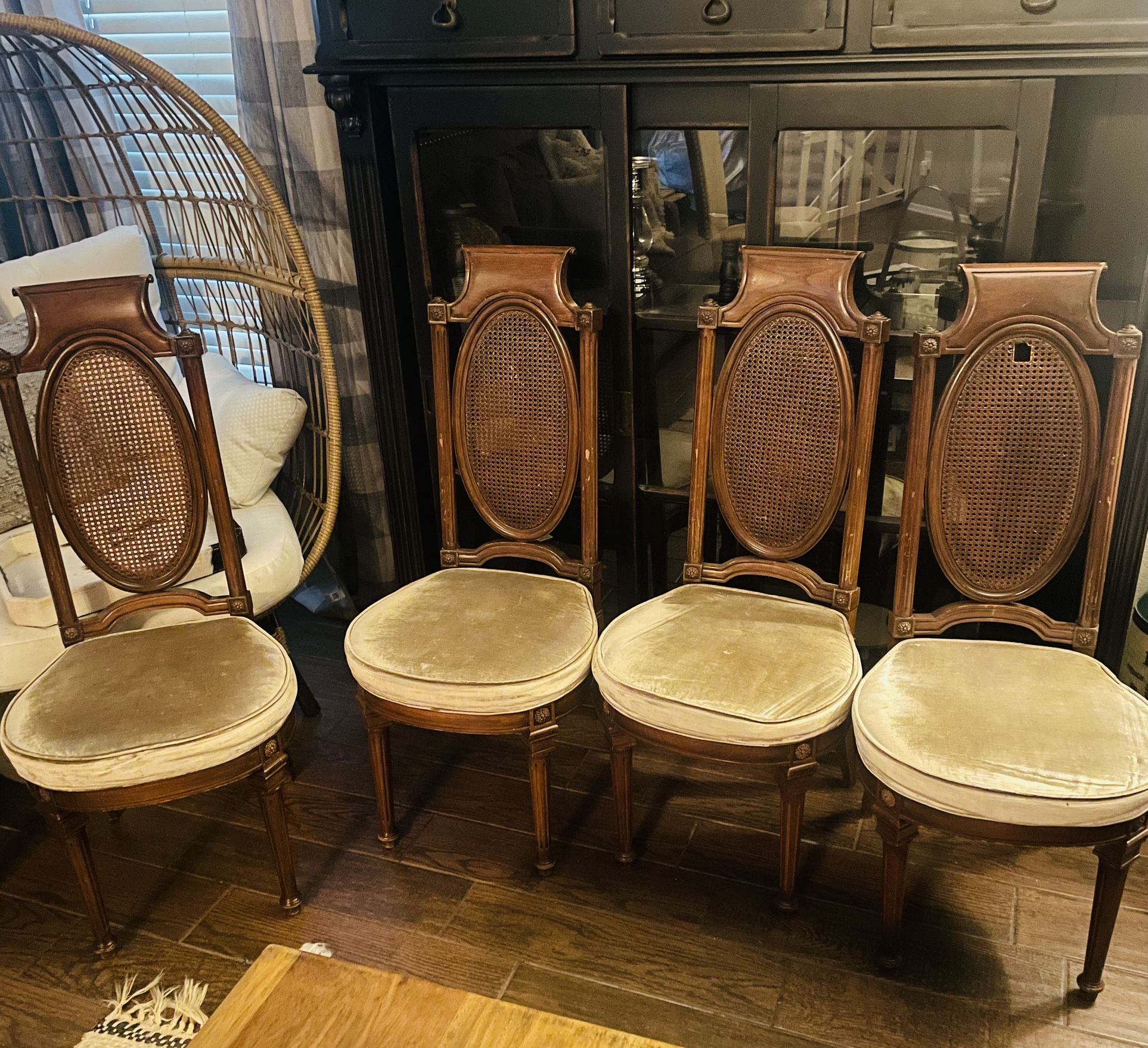 Free Vintage Chairs 
