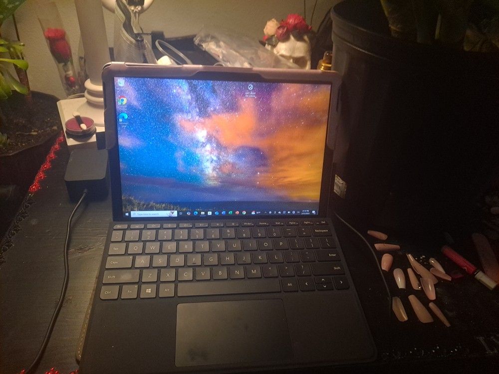 Microsoft Surface Windows 10/ Tablet