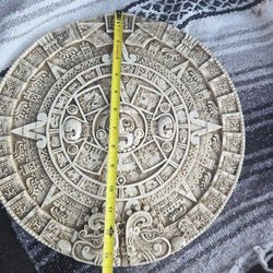aztec sun stone- mexican mayan calendar