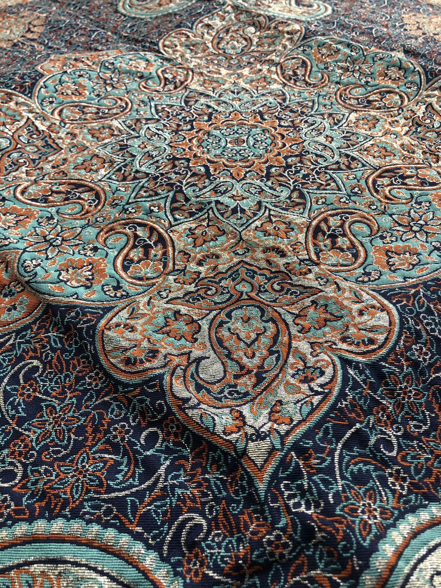 Elegant table cover with details