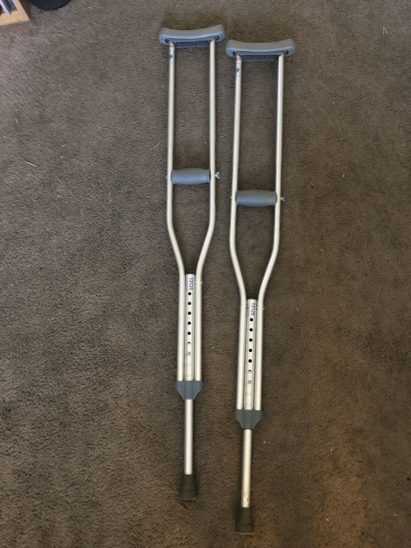 Crutches 5’2”-5’10”