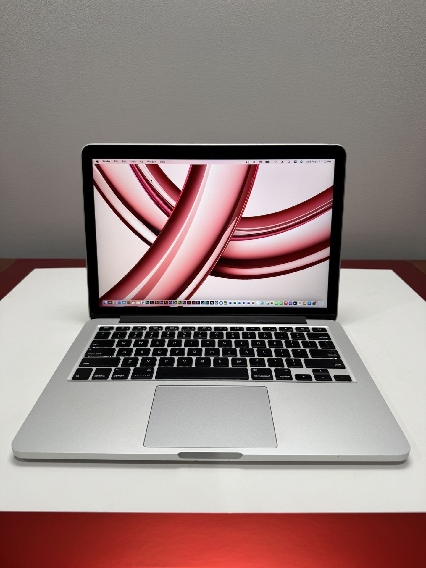 Apple MacBook Pro Retina 2015 13” i5 2.7GHz Iris Graphics 6100 8GB RAM 256 SSD