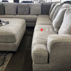 Brand New ASHLEY Couch 3 Pice Sectional 
