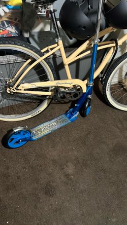 Blue Razor Scooter + 2 Helmets