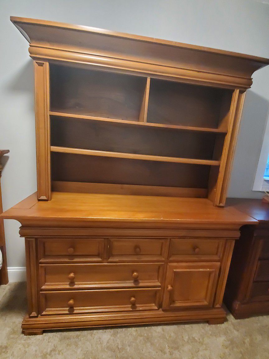 Beautiful Solid Wood Dresser with Hutch & Bed Bedroom Set 
