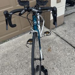 Giant Avail 3 Road Bike Aluminum Frame Shimano Sora Gears 21 Speed Crank Set Bicycle Man Woman Boy Girl exercise Outdoor Fun 