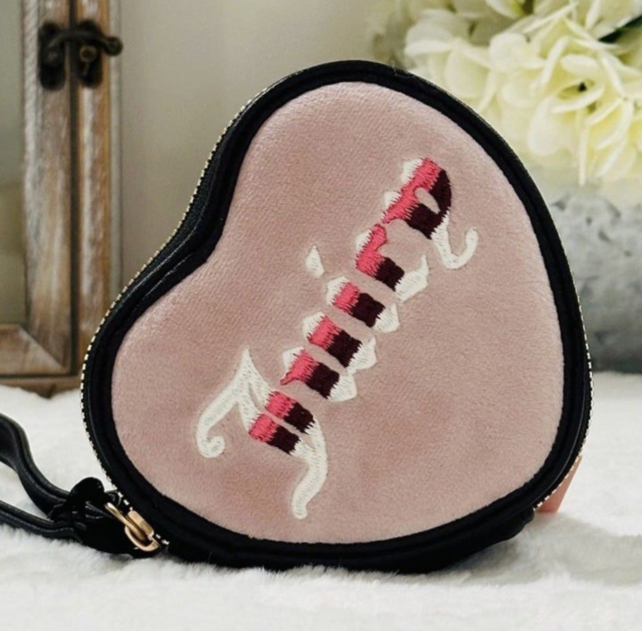 Juicy Couture Wristle