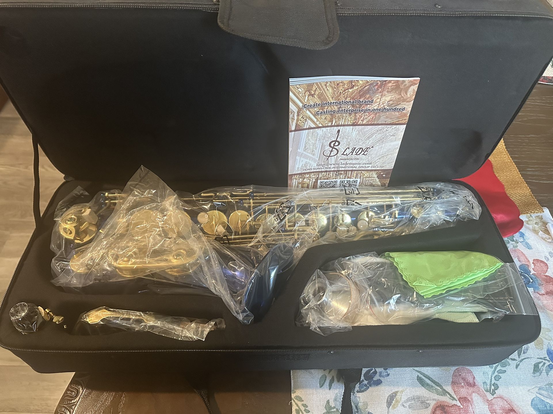 SLADE Saxophone Eb Alto for Beginner Students - Blue