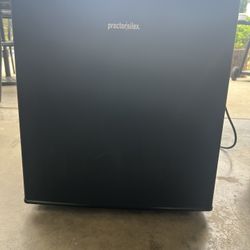 Single Mini Dorm Size Refrigerator 