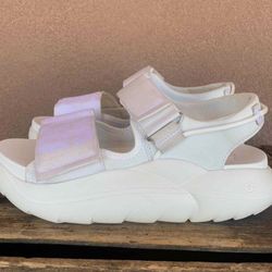 UGG Women’s Size 8 LA CLOUD Sport Strap Slingback Platform White Sandals