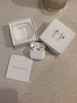 Apple AirPods 4 with Charging Case