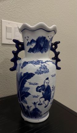 Chinese blue and white porcelain vase