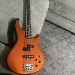 Bass GSR200 In Great Condition 