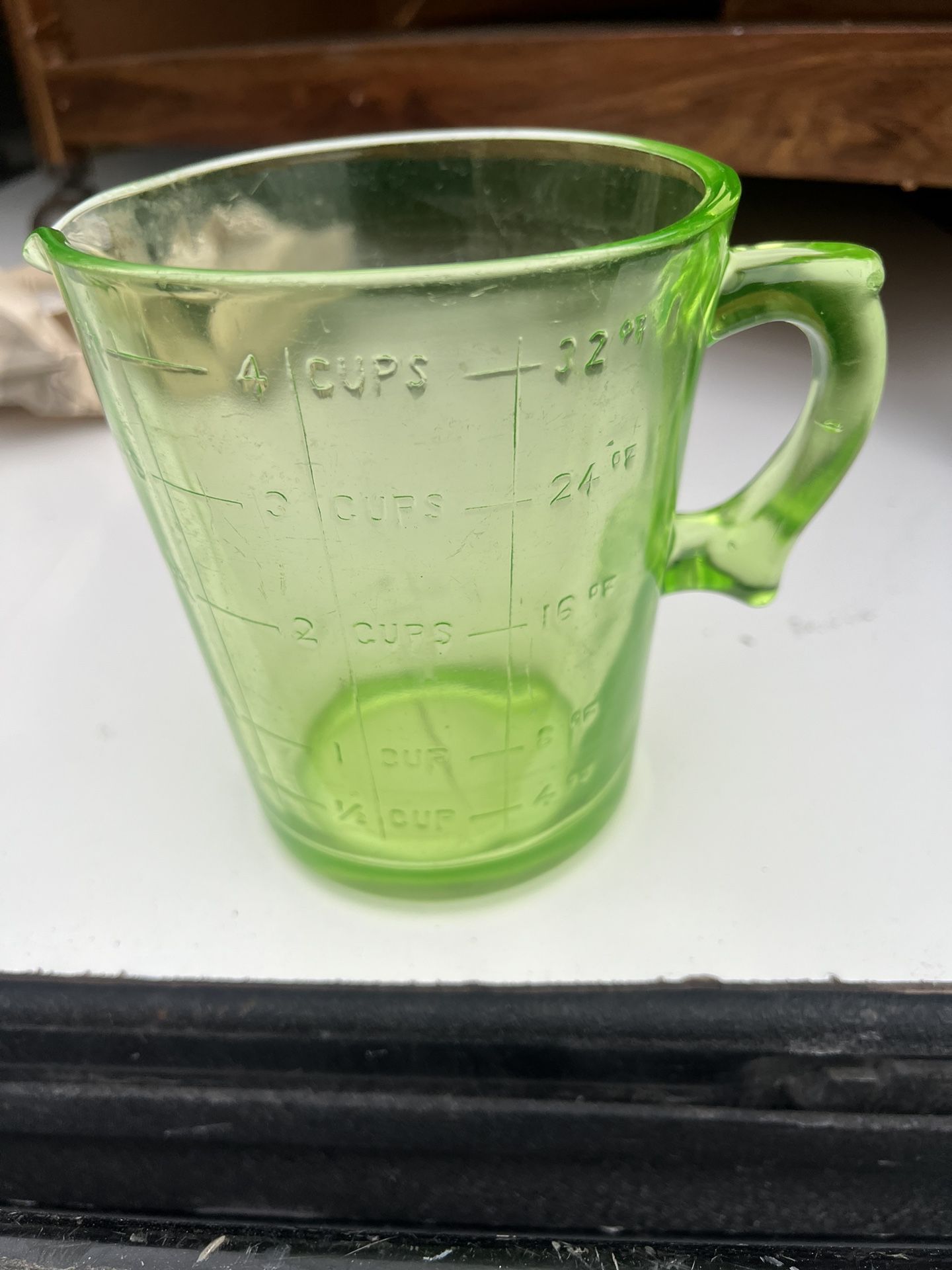 Vintage Green Uranium Glass 4 Cup Measuring Cup 32 Oz. 1 Quart