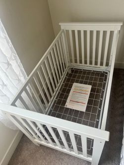 Baby Crib / toddler bed and Mattress