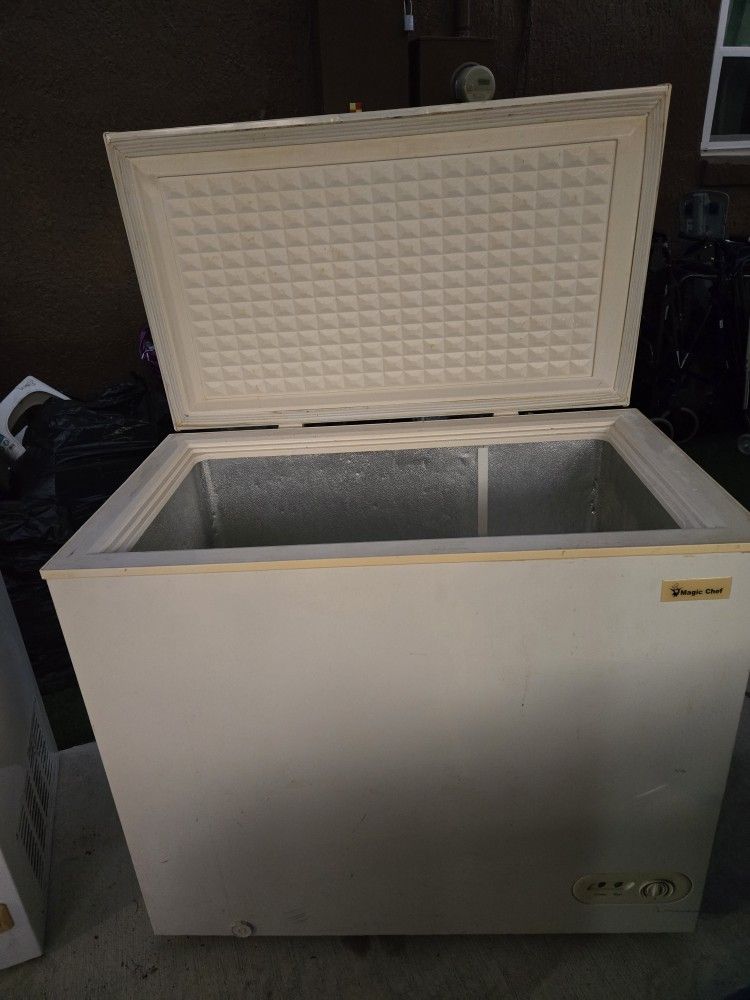 Magic Chef Freezer 6.9 Cubic Feet
