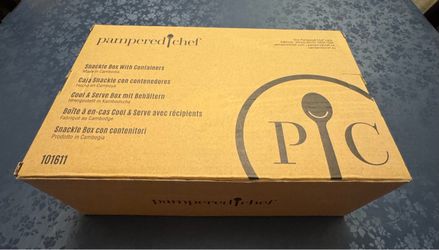 Pampered Chef Snackle Box With Containers
